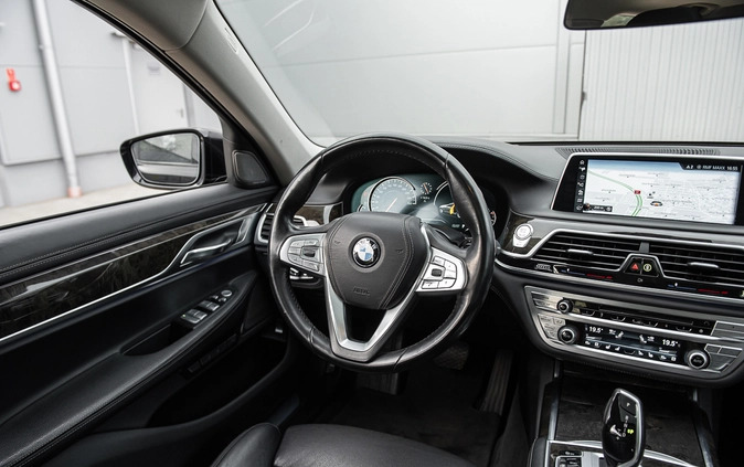 BMW Seria 7 cena 149000 przebieg: 255000, rok produkcji 2016 z Sejny małe 781